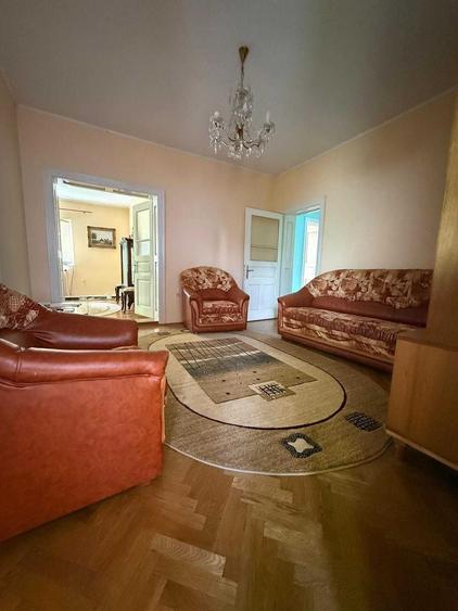 Casă cu 4 camere în Pietroasa