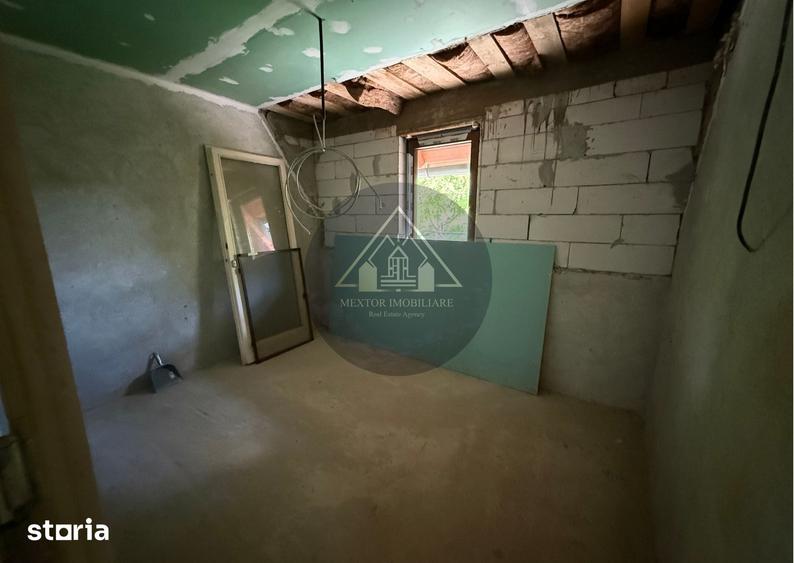 Casă cu 5 camere cu Teren 2500 Mp în Ațel