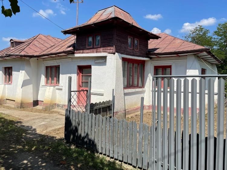Casă individuală cu 5 camere cu Canalizare în Lunca Corbului