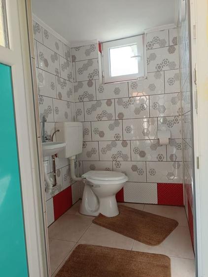 Casă cu 5 camere cu Canalizare în Central