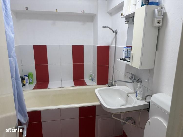 Apartament cu 4 camere decomandat în Micro 17