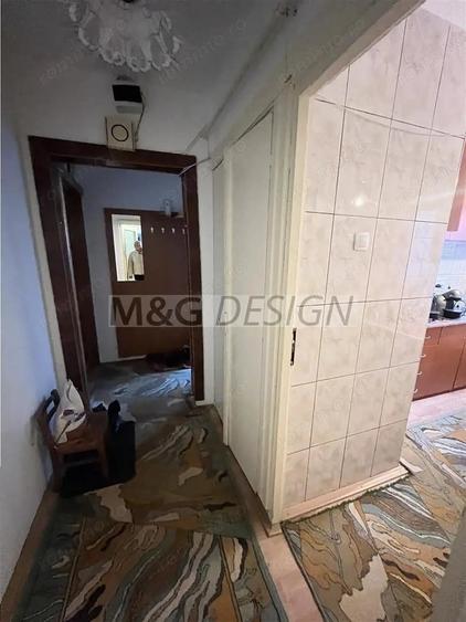 Apartament cu 4 camere semidecomandat în Central