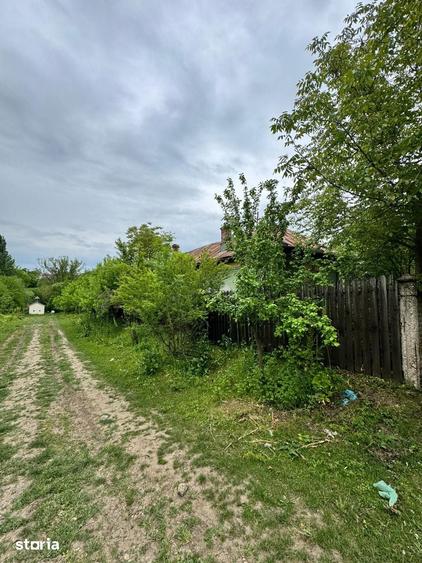 Casă cu 6 camere cu Teren 2060 Mp în Perișor