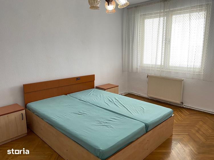 Apartament cu 4 camere decomandat în Central