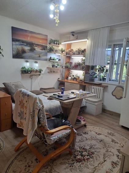 Apartament cu 3 camere semidecomandat în Brâncoveanu