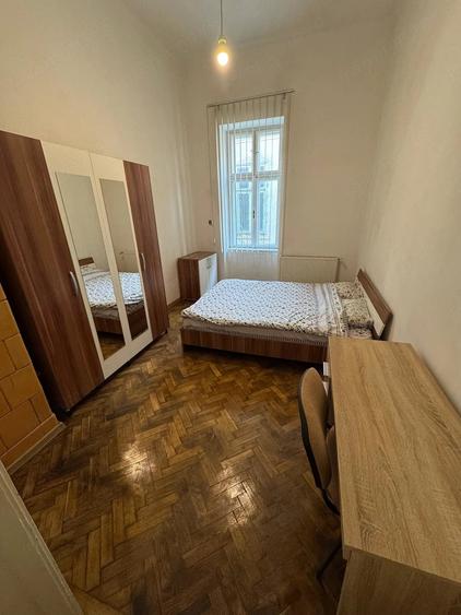Apartament cu 3 camere semidecomandat în P-ța Unirii