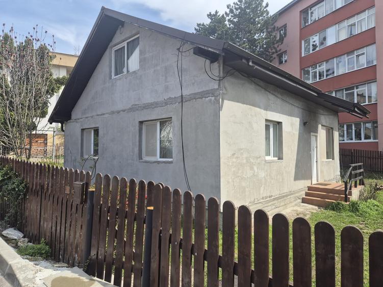 Casă individuală cu 3 camere cu Teren 340 Mp în Central
