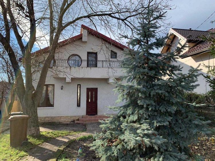Casă cu 4 camere cu Teren 750 Mp în Tătărași