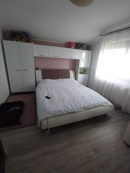 Casă individuală cu 5 camere cu Canalizare în Valea Adâncă