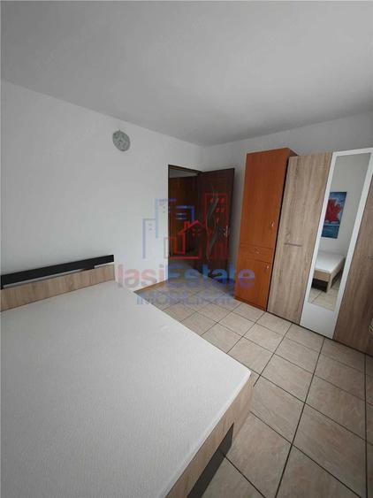 Apartament cu 4 camere decomandat în Filiași