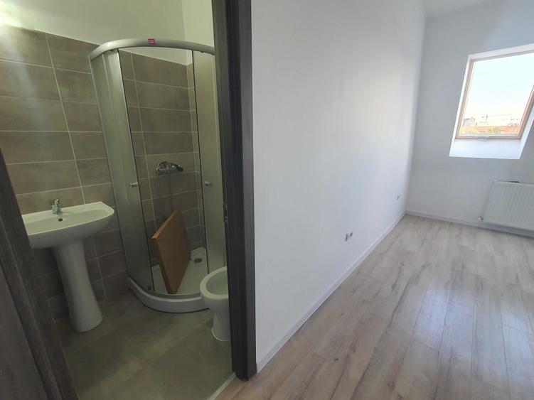 Apartament cu 3 camere decomandat în Aradului