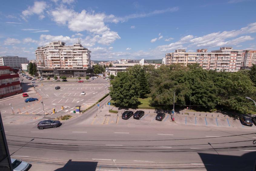Spațiu comercial, de 1,200 mp, în Ultracentral