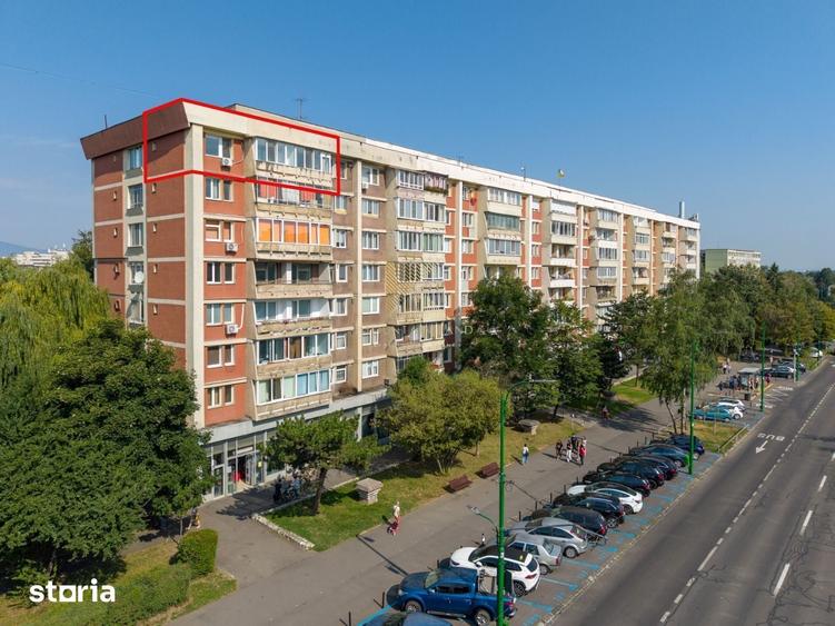 Apartament cu 3 camere semidecomandat în Centrul Civic