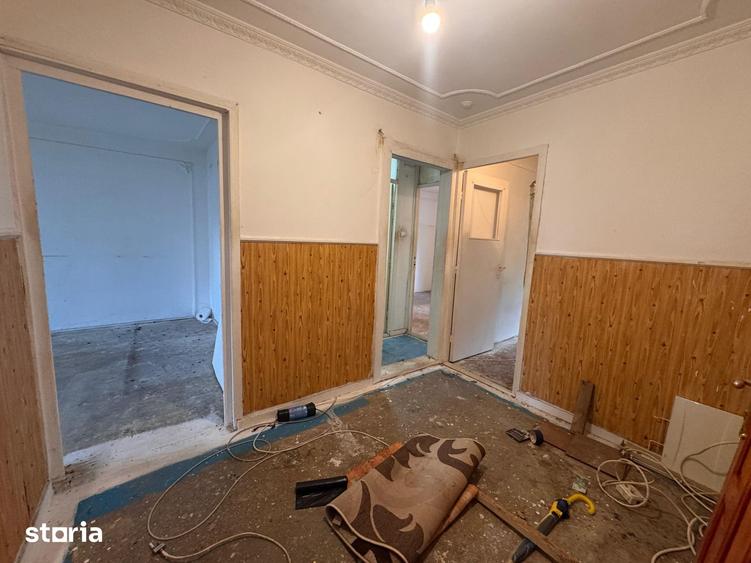 Apartament cu 3 camere decomandat în Central
