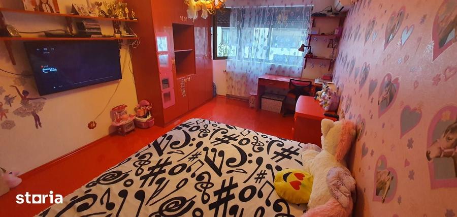Casă cu 4 camere cu Teren 120 Mp în 1 Decembrie