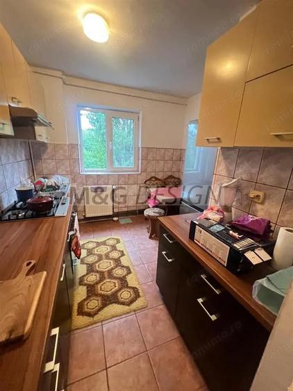 Apartament cu 3 camere semidecomandat în Dacia