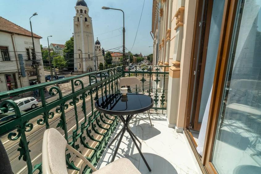 Apartament cu 3 camere decomandat în P-ța Maria
