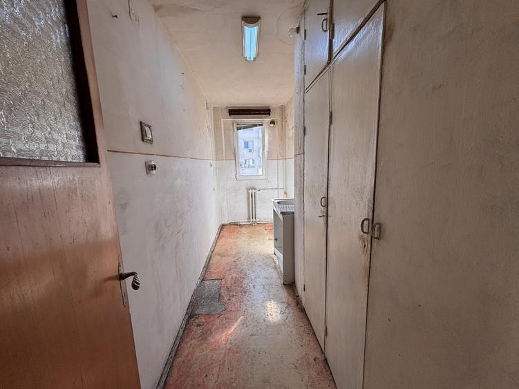 Apartament cu 2 camere semidecomandat în Tei
