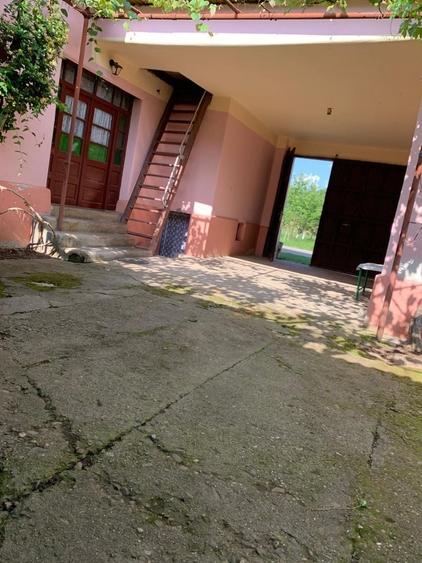 Casă cu 4 camere în Câmp