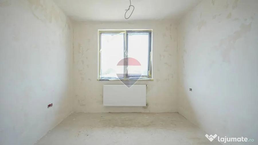 Casă cu 4 camere cu Teren 500 Mp în Stupini