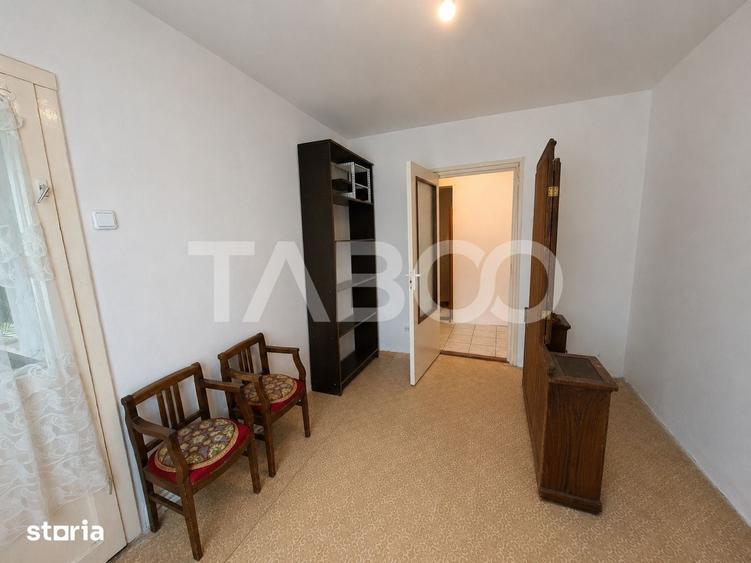 Apartament cu 3 camere decomandat în Sub Arini