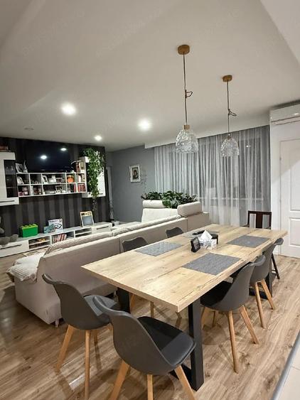Apartament cu 3 camere semidecomandat în Florești