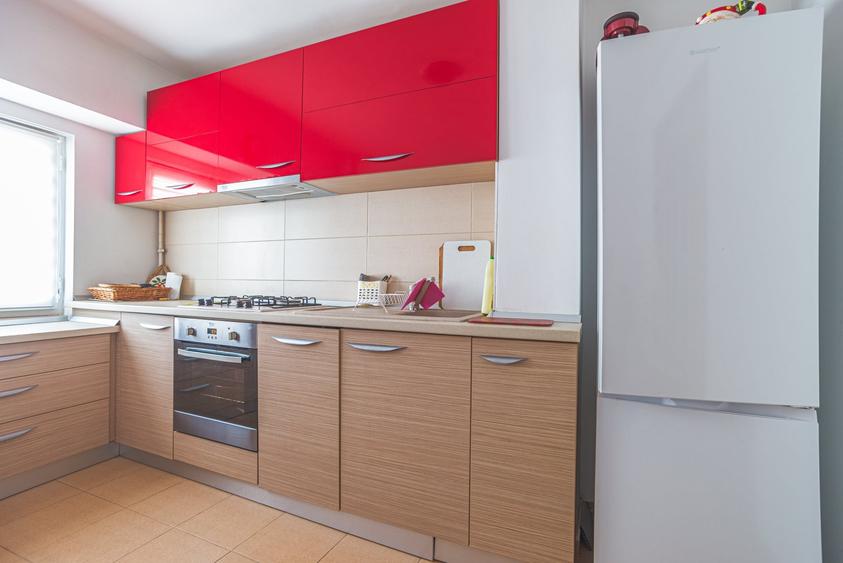 Apartament cu 3 camere decomandat, mobilat în Balada