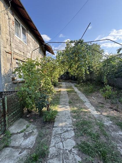 Casă cu 4 camere în Tăriceni