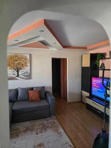 Apartament cu 2 camere semidecomandat, mobilat în Apărătorii Patriei
