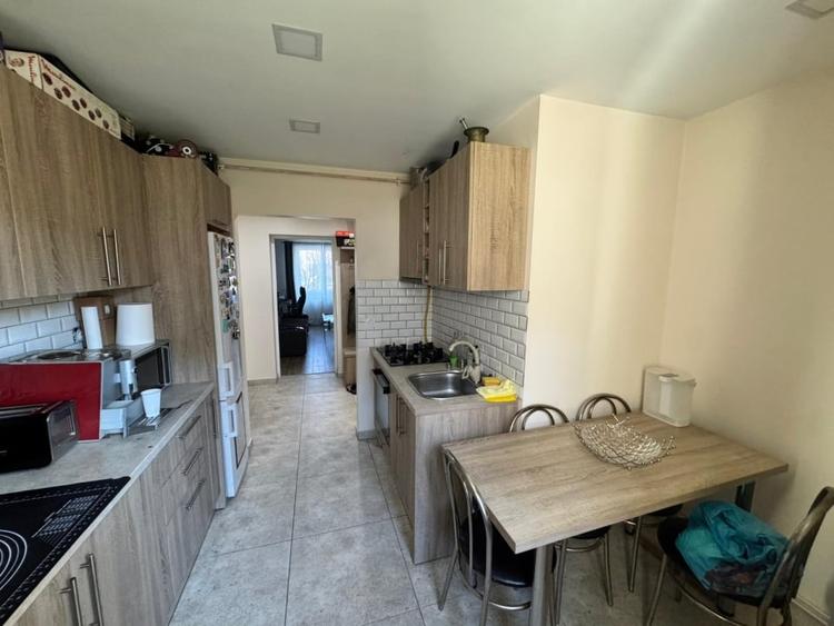 Apartament cu 3 camere decomandat, mobilat în Săsar