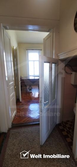 Apartament cu 3 camere semidecomandat în P-ța Mihai Viteazul