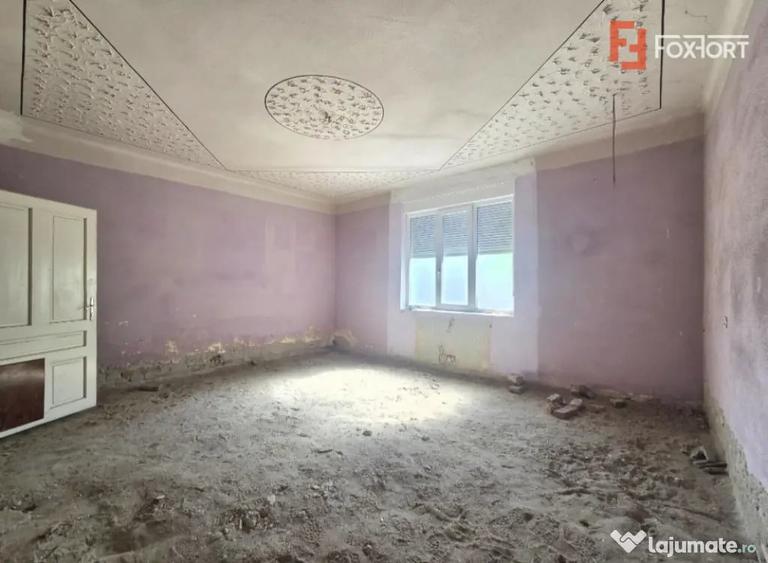Casă cu 5 camere cu Teren 380 Mp în Funcționarilor