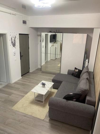 Apartament cu 2 camere semidecomandat, mobilat în Nord