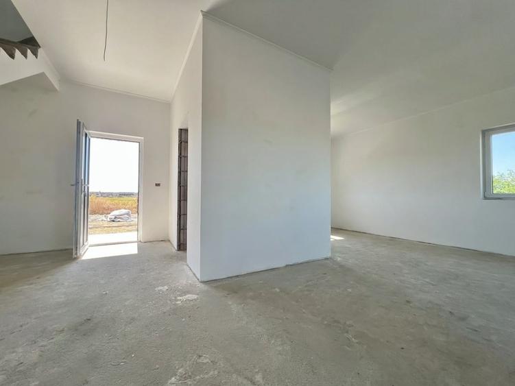Casă cu 4 camere cu Teren 316 Mp în Săcălaz