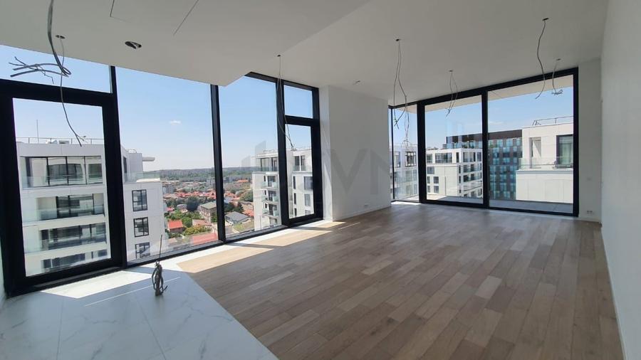 Penthouse cu 4 camere semidecomandat în Cotroceni