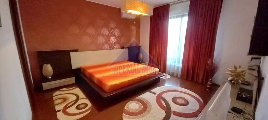 Casă individuală cu 6 camere cu Canalizare în Central