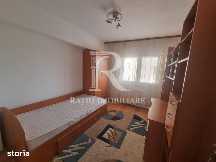 Apartament cu 3 camere, mobilat în Central