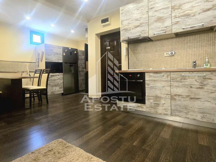 Apartament cu 3 camere decomandat, mobilat în Boul Roșu