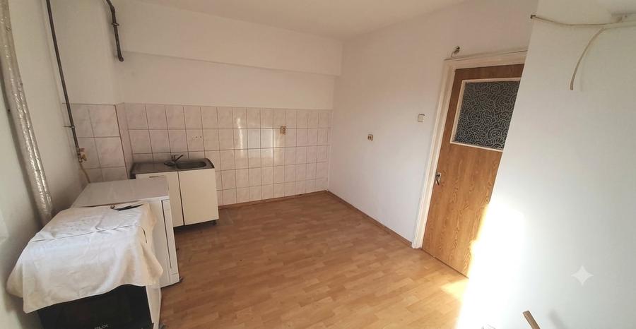 Apartament cu 4 camere decomandat în Poarta 6
