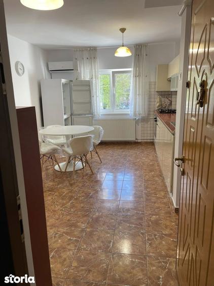 Apartament cu 2 camere decomandat, mobilat în Decebal