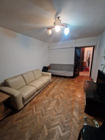 Apartament cu 3 camere decomandat în Bucur Obor