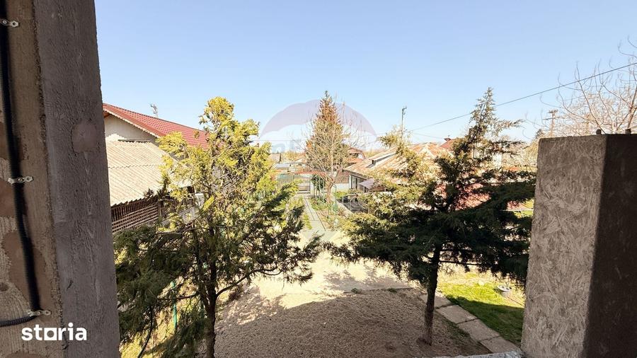 Casă cu 7 camere cu Teren 1592 Mp în Periș