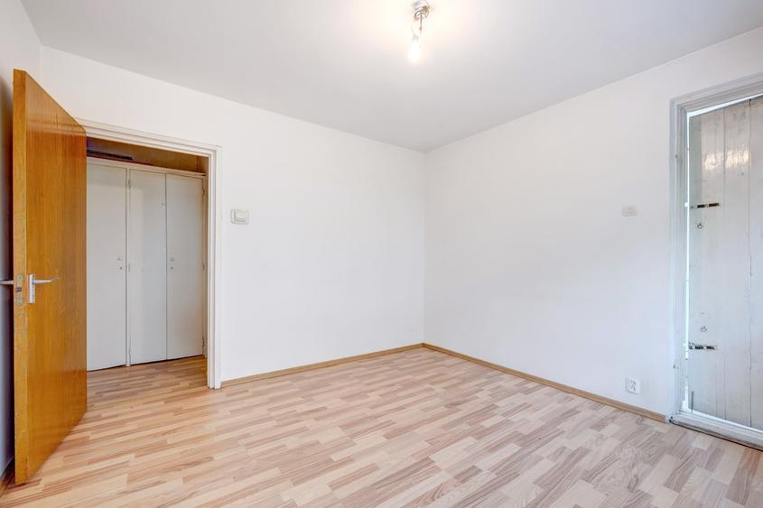 Apartament cu 3 camere semidecomandat în Titan