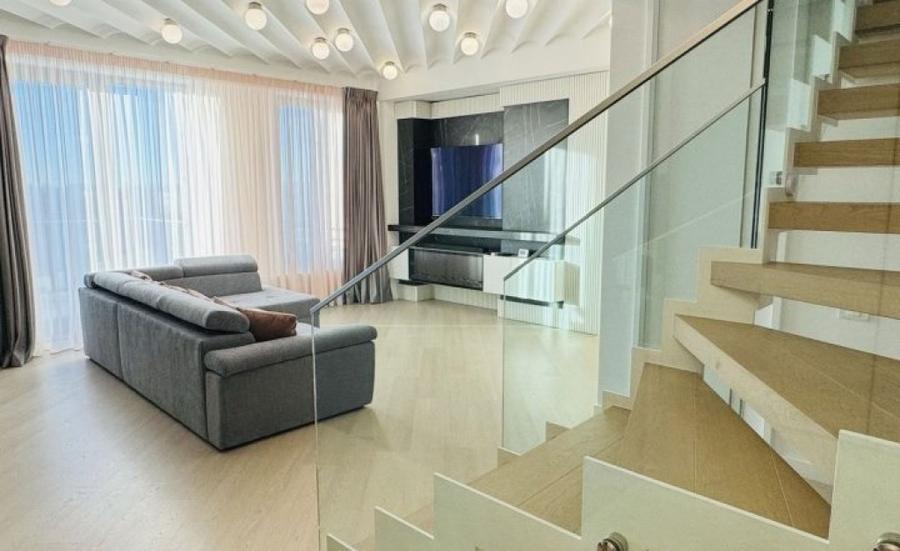 Apartament cu 4 camere decomandat în Tineretului