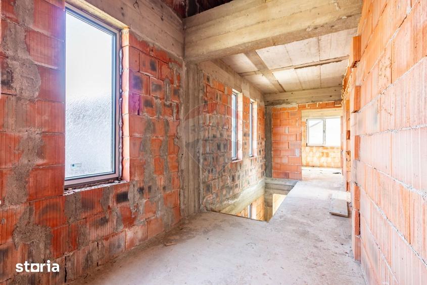 Casă cu 5 camere cu Teren 264 Mp în Central