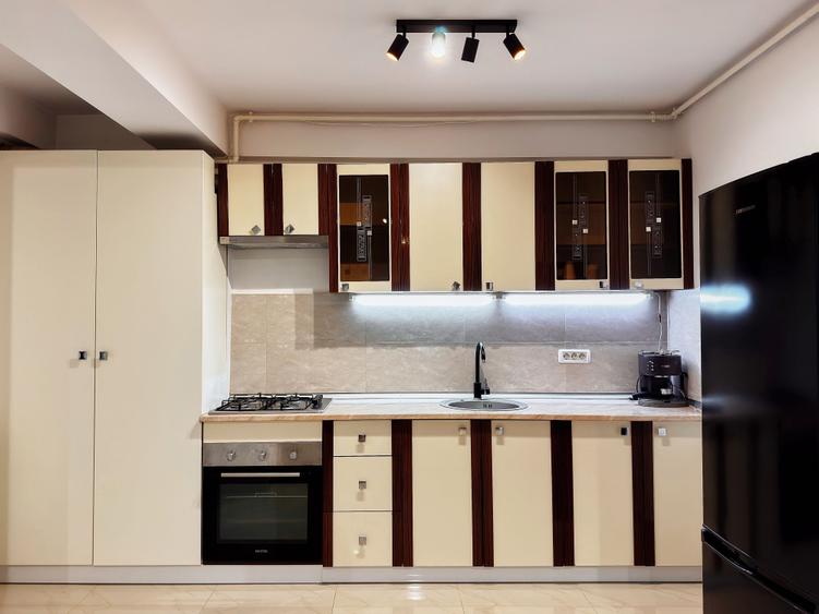 Apartament cu 2 camere semidecomandat în Moinești