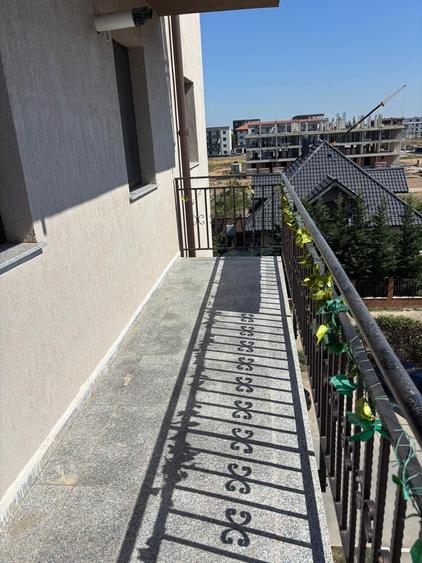 Apartament cu 3 camere decomandat în Dobroești