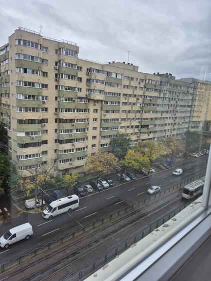Apartament cu 4 camere semidecomandat în Colentina