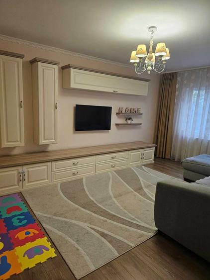 Apartament cu 3 camere decomandat în Rogerius