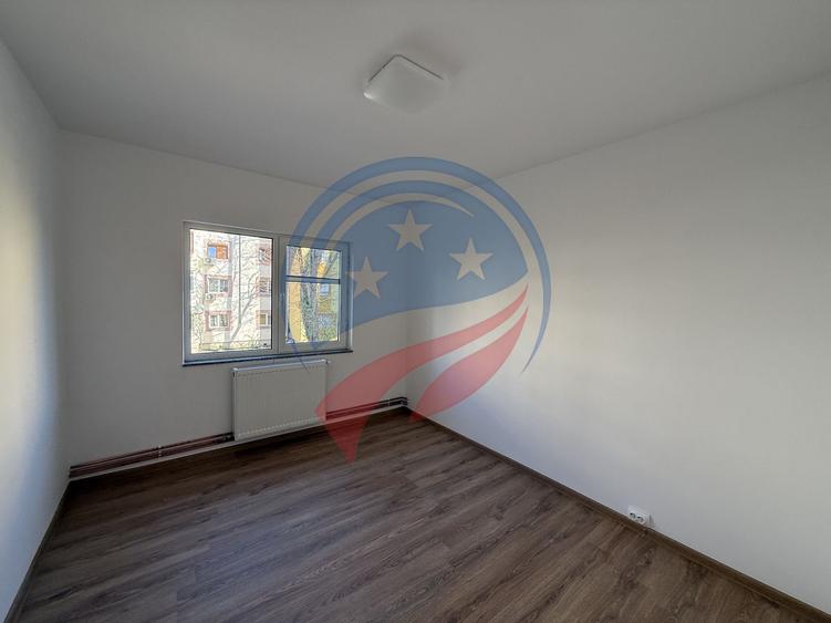 Apartament cu 4 camere decomandat în 1 Mai